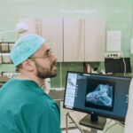 or-mies-katsoo-naiseen_3_orig Image